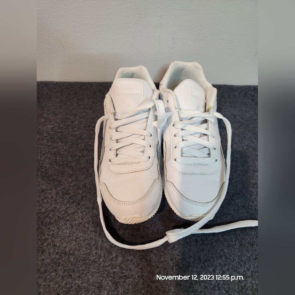 Size 3 white reebok kids shoes